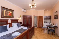 Amoret Apartments