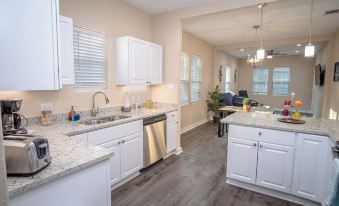 3Br2BA Remodeled House Near Downtown