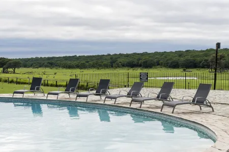 Hwange Safari Lodge Отели в г. Хуэндж