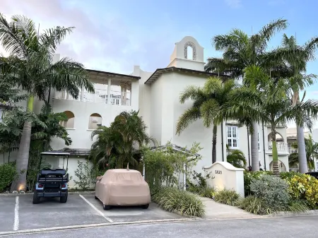 Sago Garden Apartment at Royal Westmoreland Отели в г. Холтаун