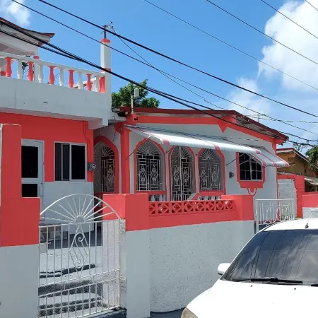 House - Sleeps 2 - Parking - Patio