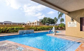 Comfort Suites at Plaza Mall