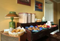 Skaket Beach Motel - breakfast