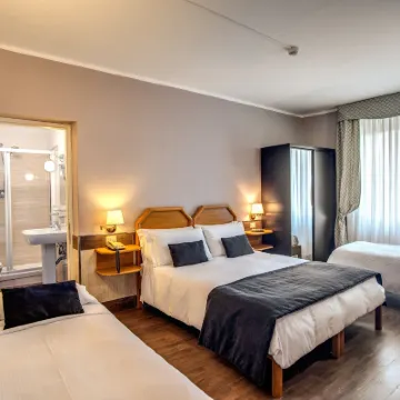 聖瓦倫蒂諾飯店 勒班陀地鐵站（Lepanto Metro Station）附近的飯店