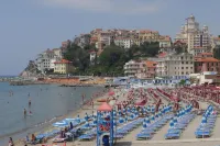 Sunrise Apartment Seaview 100m to Beach - Happy Rentals