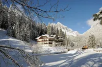 Hotel Plank Hotels in Siror