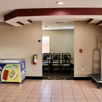 HomeTown Inn & Suites