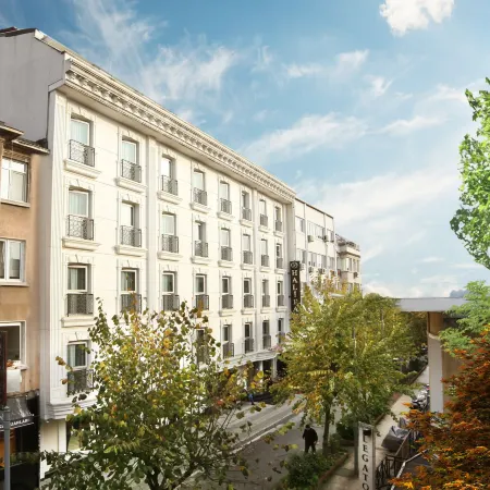 Halifaks Hotel Отели рядом с достопримечательностью «Шишли»