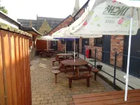Oddfellows Hotel Bar & Restaurant Hotels near Selby Park