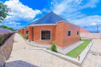 Palast Rock Hotel فنادق في Bugesera