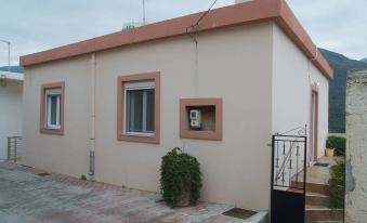 Tourloti Village House