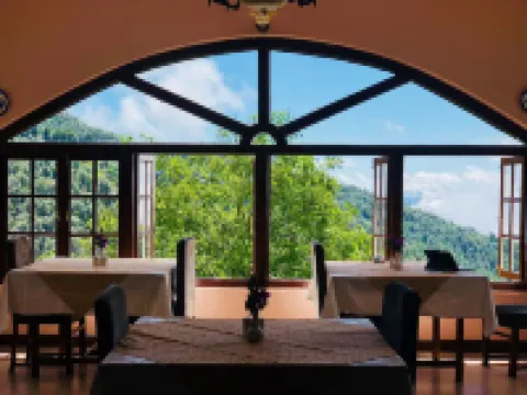 Tree of Life Grand Oak Manor Binsar Hotels in Almora