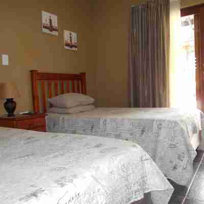 Meerkat Manor Rooms