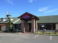 HomeTown Inn and Suites Belle Plaine - parking