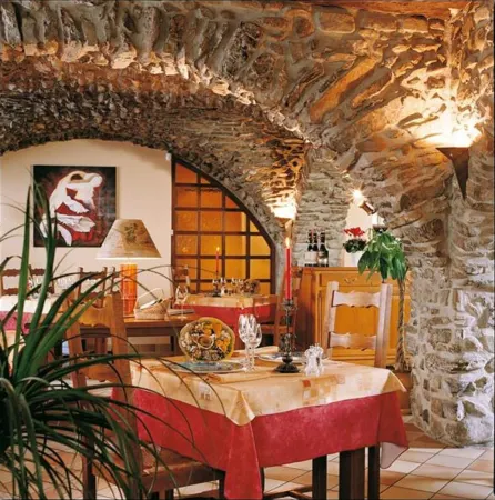 Hôtel Restaurant du Nord Отели в г. Сен-Жульен-Мон-Дени