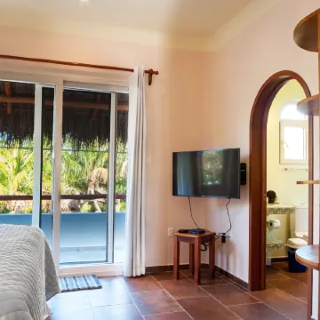 Casa Sonoma - Charming Condos Minutes from Beach & Reef