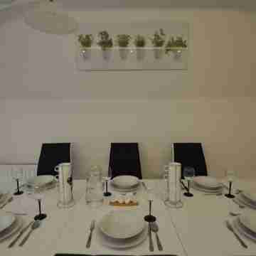 WS Sauna Apartments Dining/Meeting Rooms