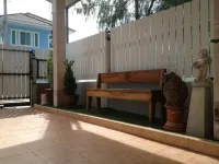 Baan PAR Pern Hadchaosamran Hotels near Chaosamran Beach