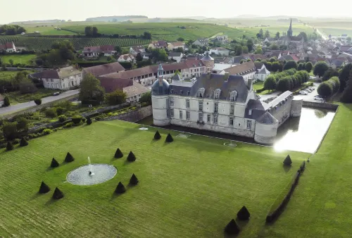 Le Château d'Etoges - Champagne Hotels in Vertus