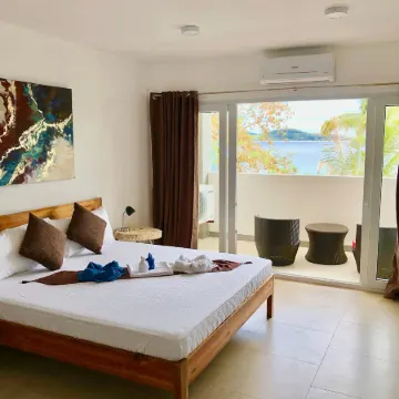 Sunset Cove Beach & Dive Resort