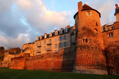 Logis LouisBlanc, Muraille Romaine, Lit Queen-Size, Centre Ville Hotels in Le Mans
