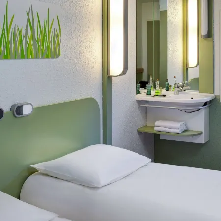 Ibis Budget Courbevoie Paris la Défense 1