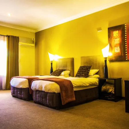 Coyotes Hotel & Conference Centre