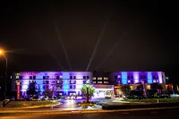 Crowne Plaza Dulles Airport Hotel dekat Elden Plaza