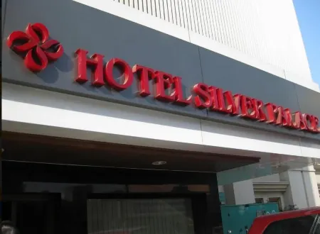 Hotel Silver Palace Отели рядом с достопримечательностью «ISKCON Rajkot, Sri Sri Radha Neelmadhav Dham»