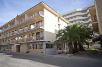 BJ Hostal Bona Vista Hotels in S'Illot