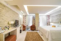 Ioana Boutique Hotel Hotels in Буштень