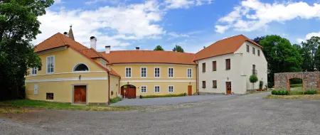 Zámek Jindřichovice Отели в г. Kolinec