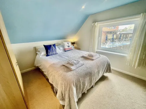2Bed Maisonette-Sleeps 4-Balcony Sea Views Wifi