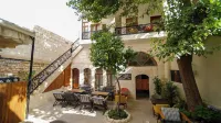 Pin Traveler House Hotels in 
