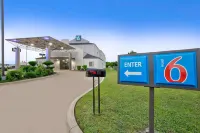 Motel 6 Denison, TX