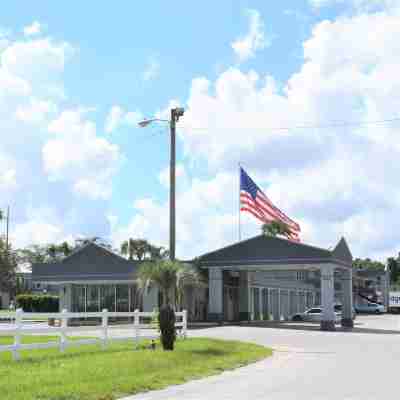 Super 8 by Wyndham Ocala I-75 Hotel Exterior