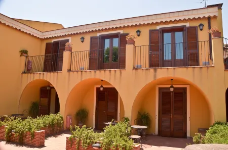 La Terra Del Mezzo Отели в г. Рипосто