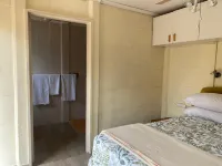 Pristine 1 Bed Cottage in Northern Suburbs - 2222 Hotels in Helensvale