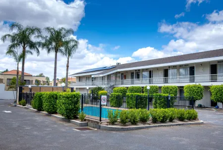 Park Motor Inn Отели рядом с достопримечательностью «St Luke's Anglican Church»