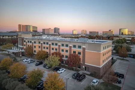 Cambria Hotel Plano - Frisco Отели рядом с достопримечательностью «TUMI Store - Legacy West»