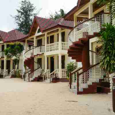 Smiles Beach Hotel Hotel Exterior