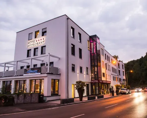 Design-Konferenzhotel & Restaurant Steinernes Schweinchen Hotels near Brasselsberg