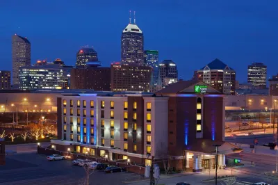 Holiday Inn Express & Suites Indianapolis Dtn-Conv Ctr Area Hotel a 
