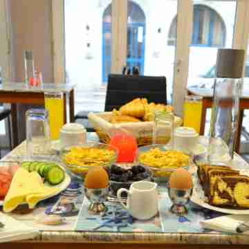 Greta Apartments Dining/Meeting Rooms