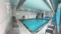 avid hotel HARRISBURG NE - HERSHEY AREA by IHG - Pools