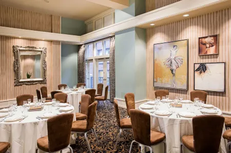 The Alexis Royal Sonesta Hotel Seattle Отели рядом со станцией Станция Пионер Сквер - Sound Transit Link Light Rail