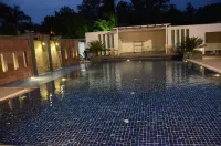 Chanakya Bnr Hotel - Pool
