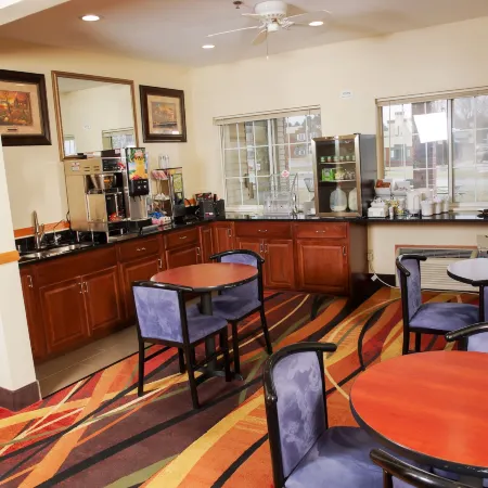 Dutch Inn and Suites Отели в г. Су