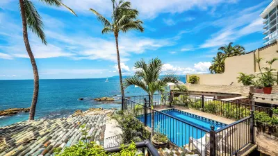 Quinta Maria Cortez Hotels near Conchas Chinas Beach