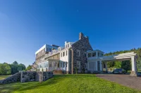 StoneHaven le Manoir - Relais & Châteaux Hotels in Val-David